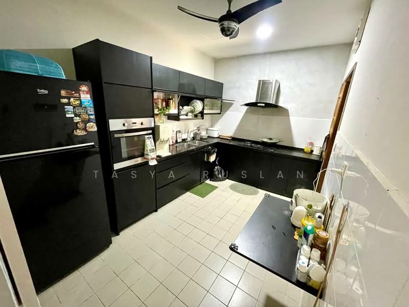 Townhouse for Sale in Kajang (Selangor) - Tasya Ruslan - Kitchen - PropertyGuru.com.my