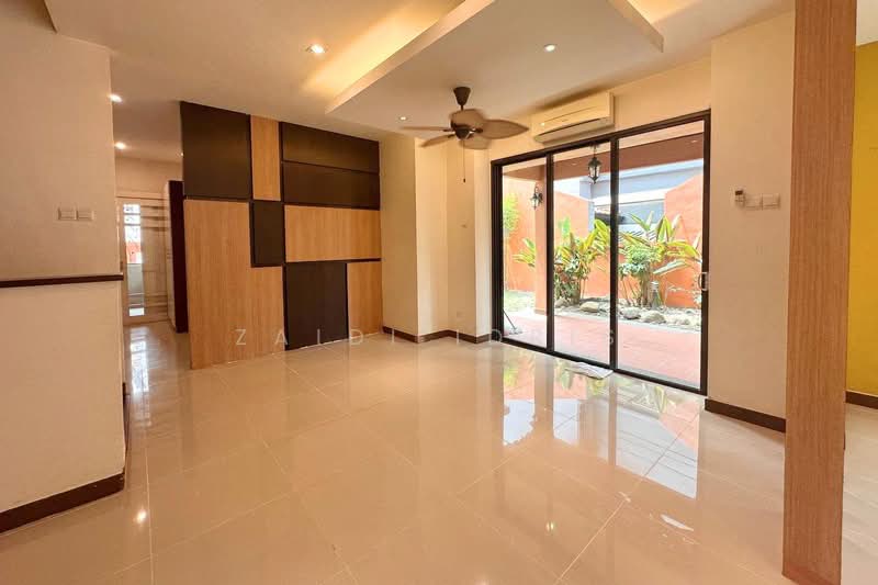 Bungalow for Sale in Bukit Rahman Putra (Sungai Buloh) - Zaidi Idris - Living Room - PropertyGuru.com.my