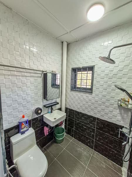 2-storey Terraced House for Sale in Bandar Bukit Beruntung (Bukit Beruntung) - Amzar Faiz - Bathroom - PropertyGuru.com.my