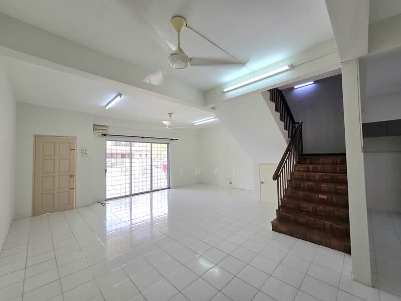 Bandar Bukit Mahkota untuk Untuk Dijual - RM 530,000, Mac 2026 - Living Room - PropertyGuru.com.my