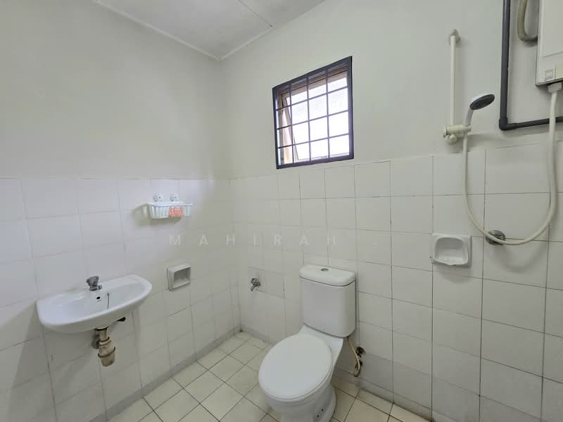 Bandar Bukit Mahkota untuk Untuk Dijual - RM 530,000, Mac 2026 - Bathroom - PropertyGuru.com.my