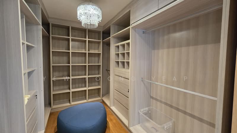 Condominium for Rent at Seni Mont Kiara - Yew Foong Yeap - Walk in-closet in Master Bedroom  - PropertyGuru.com.my