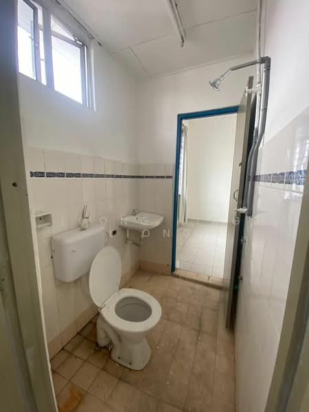 Semi-Detached House for Sale in Taman Megah Ria (Masai) - Loong Hing Liong - Bathroom - PropertyGuru.com.my