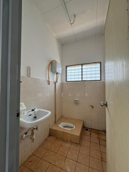 Bungalow for Sale in Kota Perdana (Seri Kembangan) - Mr Zack - Bathroom - PropertyGuru.com.my