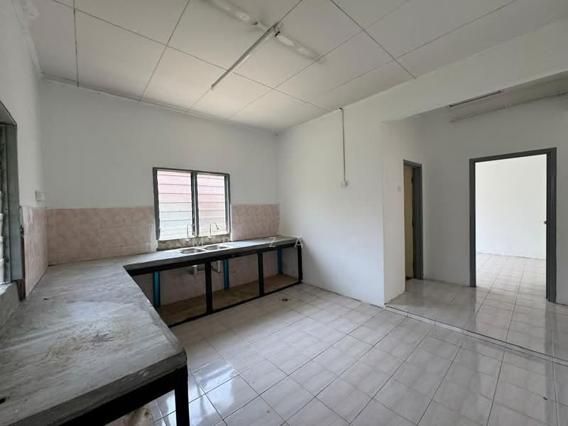 Bungalow for Sale in Kota Perdana (Seri Kembangan) - Mr Zack - Kitchen - PropertyGuru.com.my