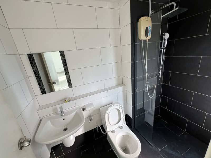 Service Residence for Sale at Univ 360 Place - Aaron Thye - Bathroom - PropertyGuru.com.my