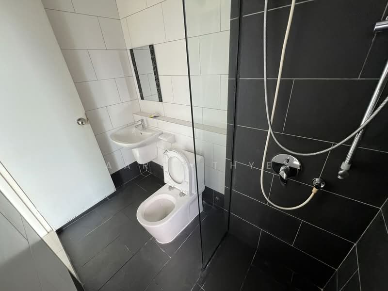 Service Residence for Sale at Univ 360 Place - Aaron Thye - Bathroom - PropertyGuru.com.my