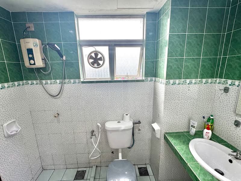 Apartment for Sale at Permata Heights Apartment - Azman Ahmad - Bathroom - PropertyGuru.com.my