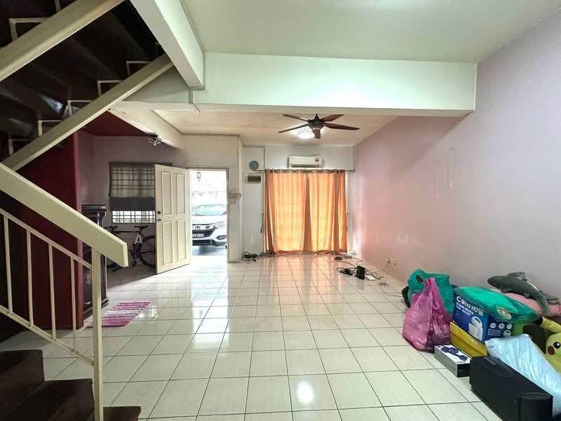 2-storey Terraced House for Sale in Taman Puncak Jalil (Seri Kembangan) - Azli Ibrahim - Living Room - PropertyGuru.com.my