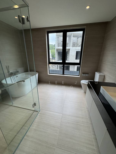 Bungalow for Sale in Mines Resort City (Seri Kembangan) - Kent Lee Jing Guang - Bathroom - PropertyGuru.com.my