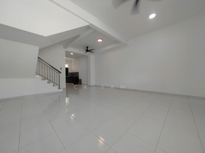 2-storey Terraced House for Sale in Taman Scientex Rawang (Rawang) - CK Sam - Living Room - PropertyGuru.com.my