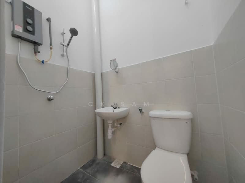 2-storey Terraced House for Sale in Taman Scientex Rawang (Rawang) - CK Sam - Bathroom - PropertyGuru.com.my