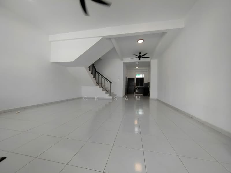 2-storey Terraced House for Sale in Taman Scientex Rawang (Rawang) - CK Sam - Living Room - PropertyGuru.com.my