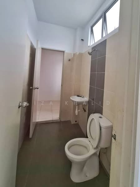 Bandar Mahkota Banting untuk Untuk Dijual - RM 460,000, Feb 2026 - Bathroom - PropertyGuru.com.my
