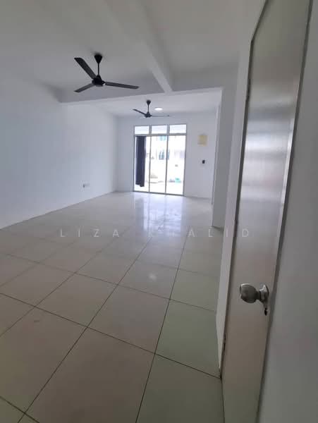 Bandar Mahkota Banting untuk Untuk Dijual - RM 460,000, Feb 2026 - Living Room - PropertyGuru.com.my