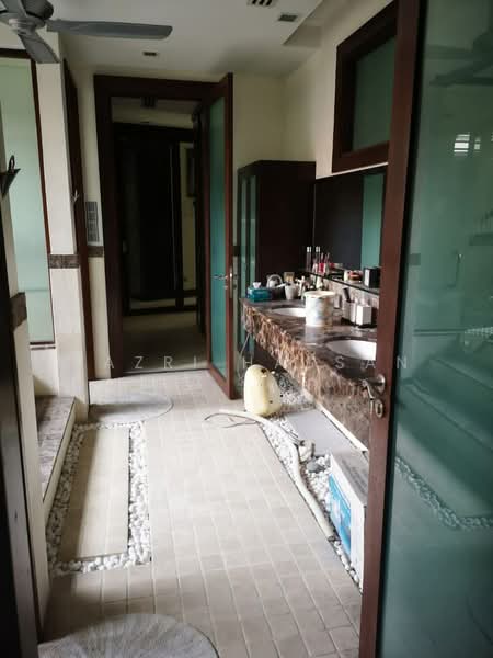 Bungalow for Sale in Sultan Abdul Aziz Shah Golf & Country Club (Shah Alam) - Nazri Hassan - Bathroom - PropertyGuru.com.my