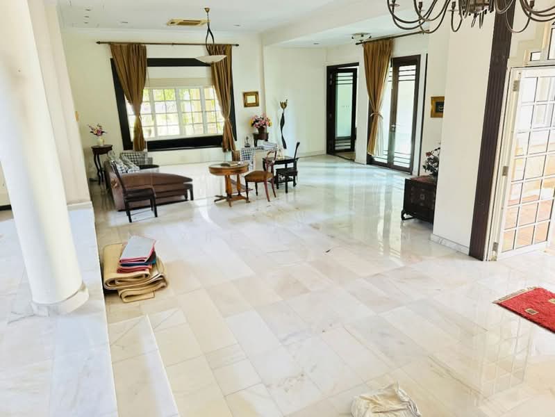 Bungalow for Sale in Sultan Abdul Aziz Shah Golf & Country Club (Shah Alam) - Nazri Hassan - Living Room - PropertyGuru.com.my