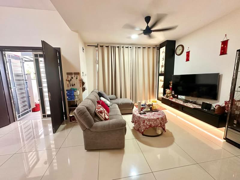 Cluster House for Sale in Taman Bestari Indah (Ulu Tiram) - May Khoo - Living Room - PropertyGuru.com.my