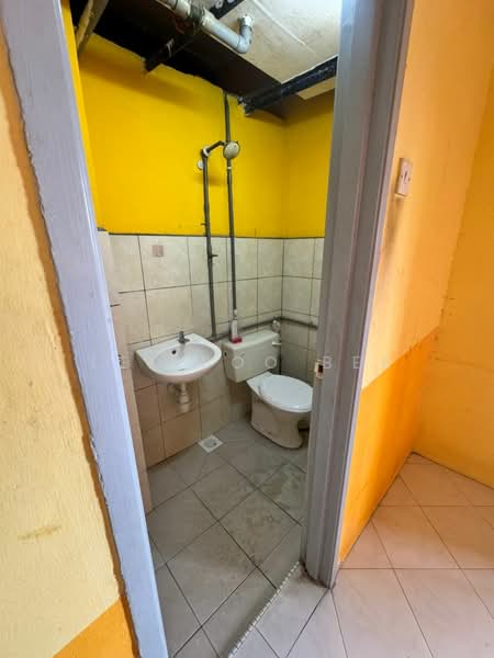 Apartment for Rent at Pangsapuri Putra Indah - Lee Soo Bee - Bathroom - PropertyGuru.com.my
