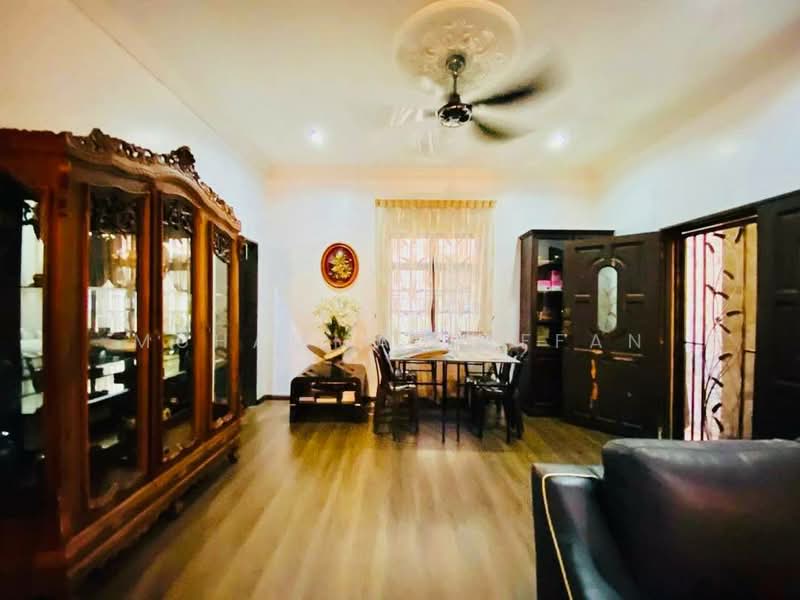 Bungalow Double Storey Batu 9 Gombak Selangor untuk Untuk Dijual - RM 1,500,000, Feb 2026 - Living Room - PropertyGuru.com.my