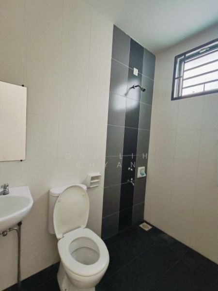 2-storey Terraced House for Sale in Taman Kempas Utama (Tebrau) - Ong Lih Shyan - Bathroom - PropertyGuru.com.my