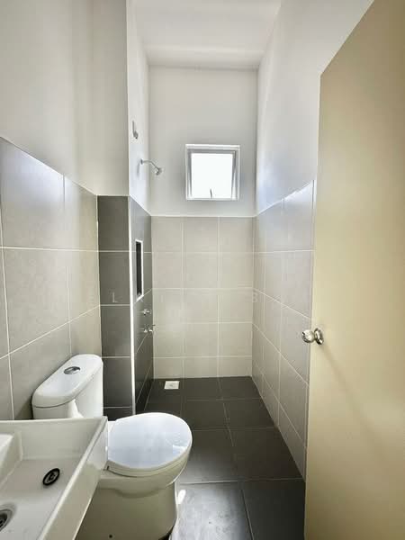1-storey Terraced House for Sale in Bandar Putra (Kulai) - Elaine Sim - Bathroom - PropertyGuru.com.my