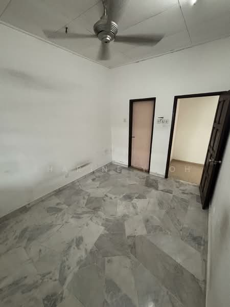 1.5-storey Terraced House for Sale in Kapar (Selangor) - Sharine Yeoh - Master bedroom  - PropertyGuru.com.my