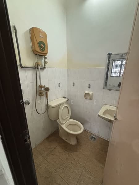 1.5-storey Terraced House for Sale in Kapar (Selangor) - Sharine Yeoh - Bathroom - PropertyGuru.com.my