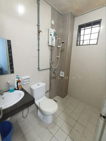 Terraced House for Sale in Alam Impian (Shah Alam) - Fazri Omar - Bathroom - PropertyGuru.com.my