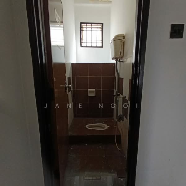 Kedai untuk Disewa di Taman Bestari Indah (Ulu Tiram) - Jane Ngoi - Bathroom - PropertyGuru.com.my