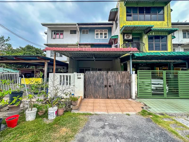 3-storey Terraced House for Sale in Taman Dagang (Ampang) - Izzat Zamros - Exterior - PropertyGuru.com.my