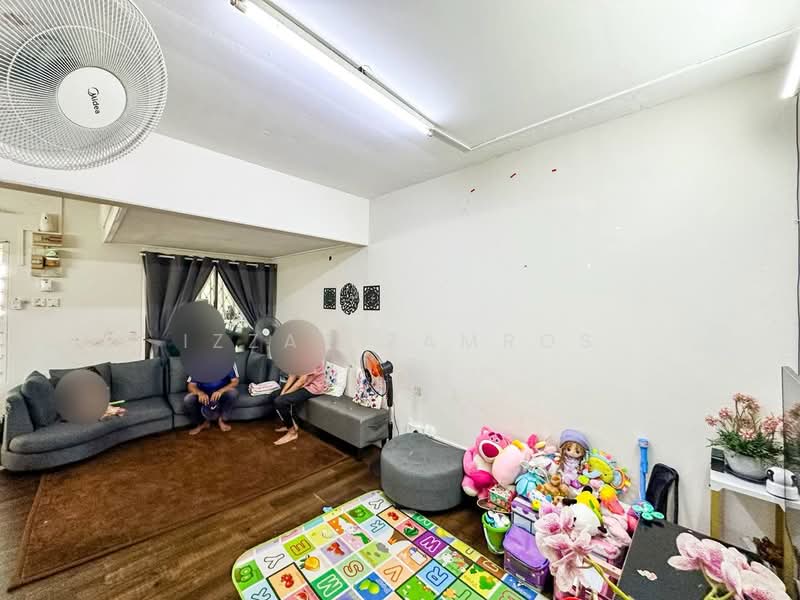 3-storey Terraced House for Sale in Taman Dagang (Ampang) - Izzat Zamros - Living Room - PropertyGuru.com.my