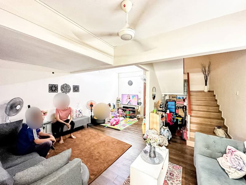 3-storey Terraced House for Sale in Taman Dagang (Ampang) - Izzat Zamros - Living Room - PropertyGuru.com.my