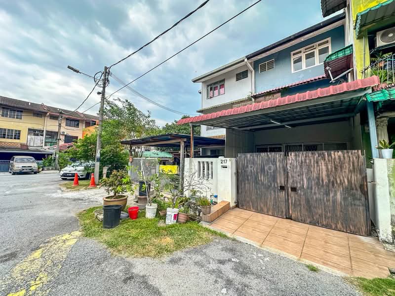 3-storey Terraced House for Sale in Taman Dagang (Ampang) - Izzat Zamros - Exterior - PropertyGuru.com.my