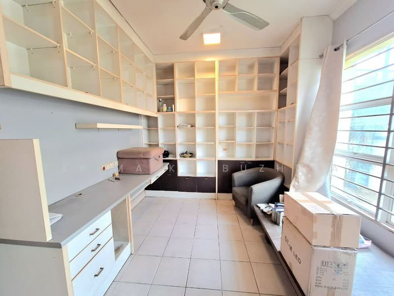 Bungalow for Sale in Taman Bukit Saga (Shah Alam) - Zarema Kulbuzheva - Study - PropertyGuru.com.my