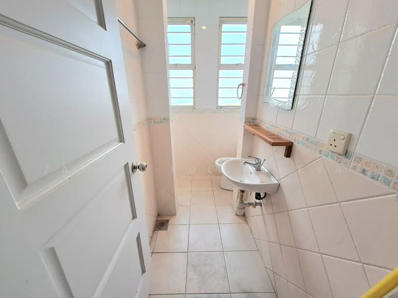 Bungalow for Sale in Taman Bukit Saga (Shah Alam) - Zarema Kulbuzheva - Bathroom - PropertyGuru.com.my