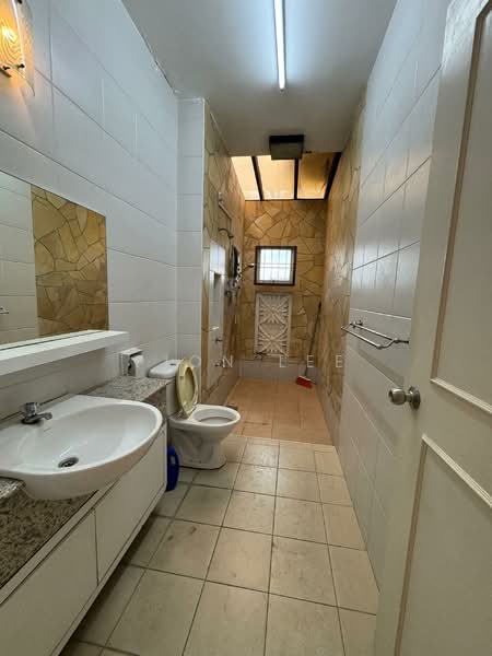 2.5-storey Terraced House for Sale in Taman Impian Emas (Skudai) - Fion Lee - Bathroom - PropertyGuru.com.my