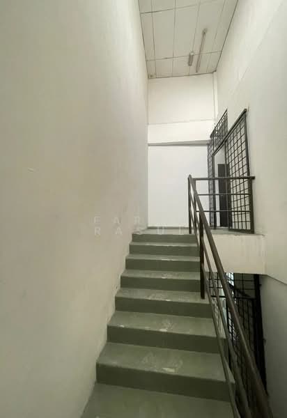 Shop / Office for Rent in Bandar Seri Putra (Bangi) - Farah Rasul - Corridor - PropertyGuru.com.my