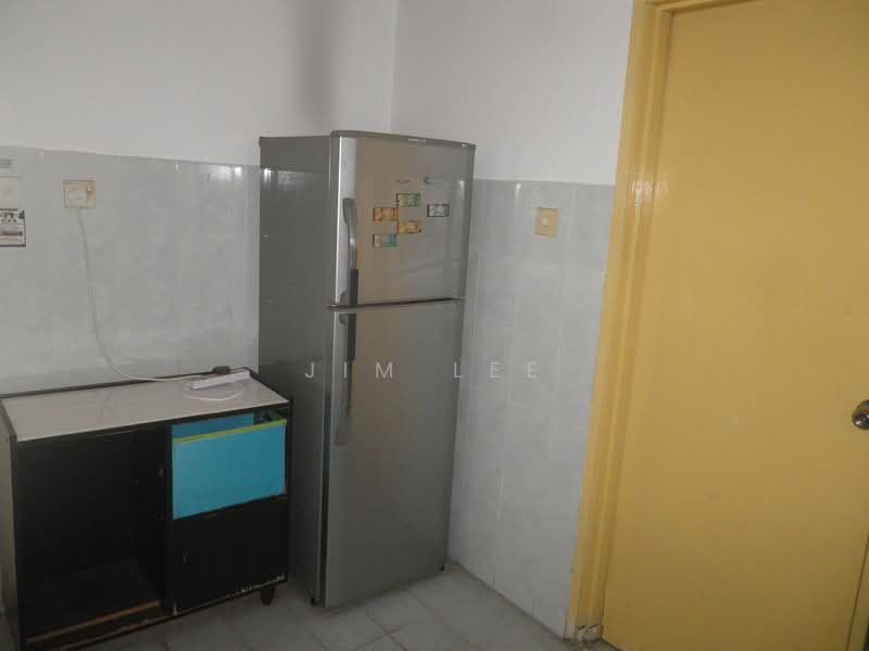 Apartment for Sale at Anjung Hijau (Greenfields) - Jim Lee - Fridge - PropertyGuru.com.my