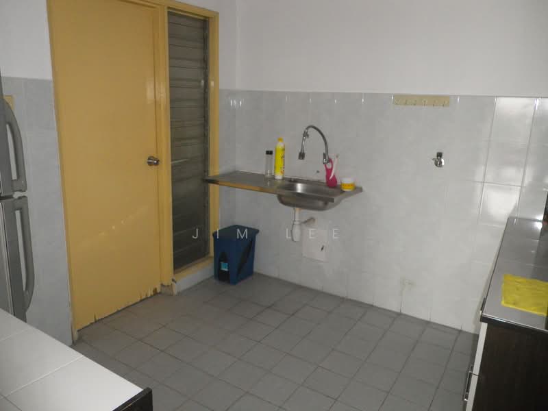 Apartment for Sale at Anjung Hijau (Greenfields) - Jim Lee - Kitchen - PropertyGuru.com.my