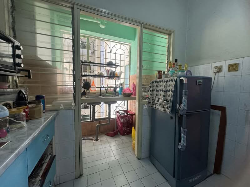 Condominium for Sale at Emerald Hill Condominium - Azli Ibrahim - Kitchen - PropertyGuru.com.my