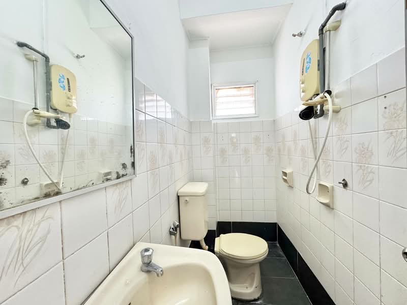 2-storey Terraced House for Sale in Usj 9 (Subang Jaya) - Aqillah Razali - Bathroom - PropertyGuru.com.my