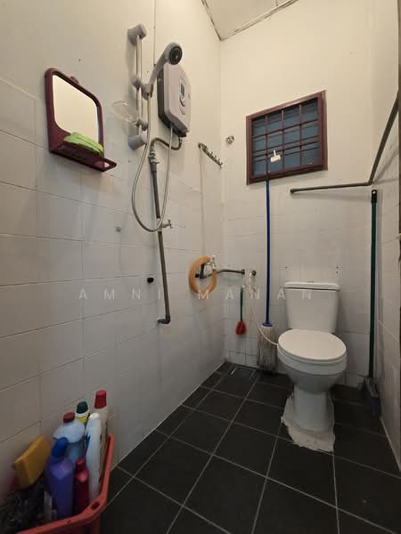 1-storey Terraced House for Sale in Bukit Beruntung (Selangor) - Amni Manan - Bathroom - PropertyGuru.com.my
