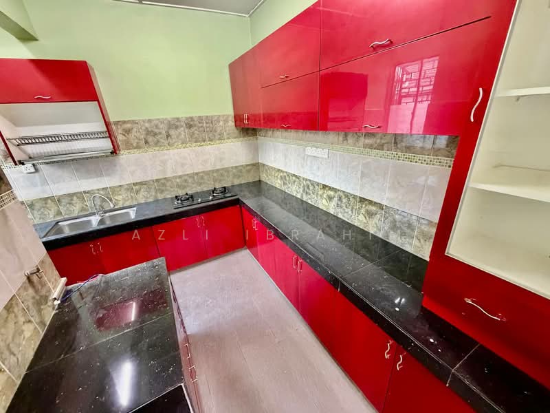 Townhouse for Sale in Pandan Indah (Ampang) - Azli Ibrahim - Kitchen - PropertyGuru.com.my