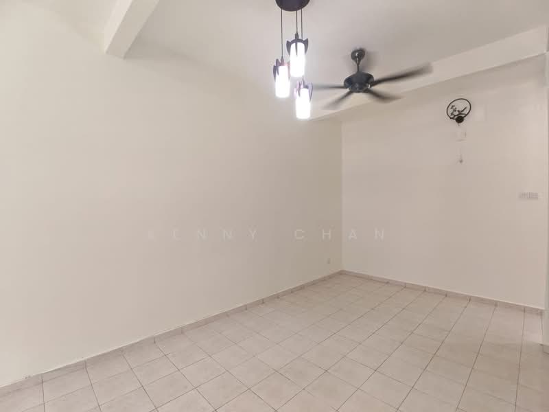 2-storey Terraced House for Sale in Klang (Selangor) - Kenny Chan - Living Room - PropertyGuru.com.my