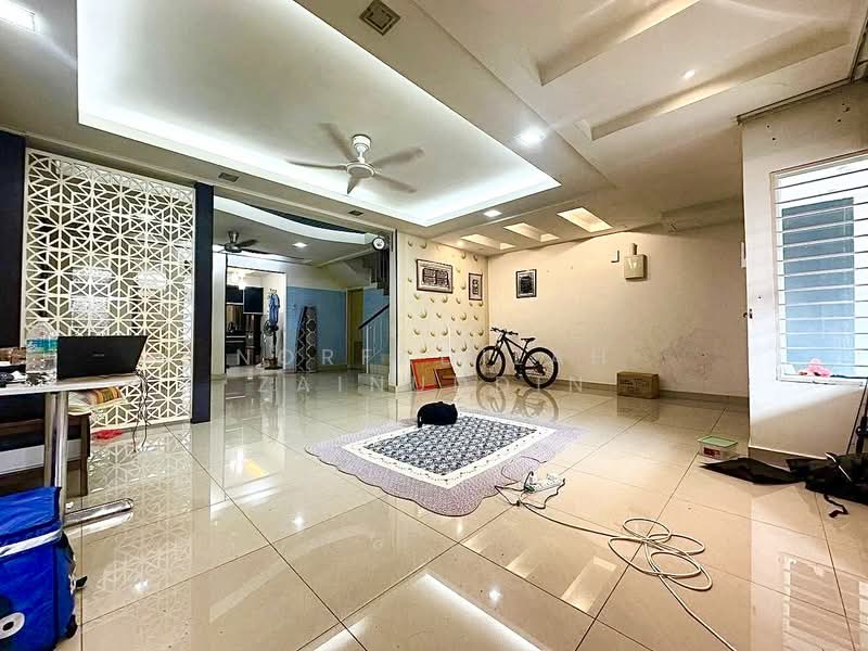 2-storey Terraced House for Sale in Taman Desa Alam (Shah Alam) - NORFADILAH ZAINUDDIN - Living Room - PropertyGuru.com.my