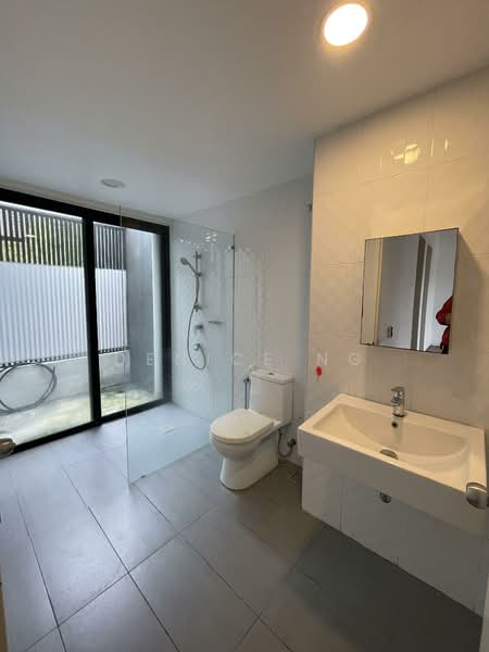 3-storey Terraced House for Sale in Seri Kembangan (Selangor) - Denice Ng - Bathroom - PropertyGuru.com.my