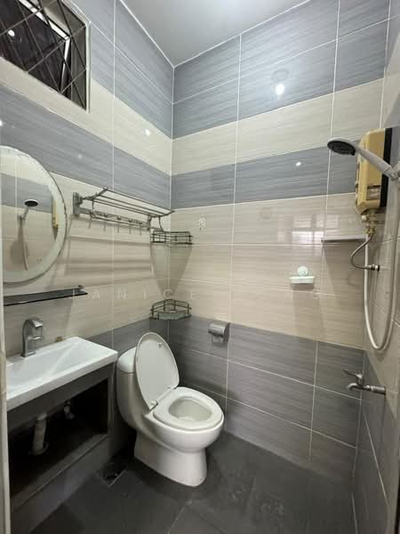 Taman Senai Utama untuk Untuk Disewa - RM 1,500 /bulan, Feb 2026 - Bathroom - PropertyGuru.com.my