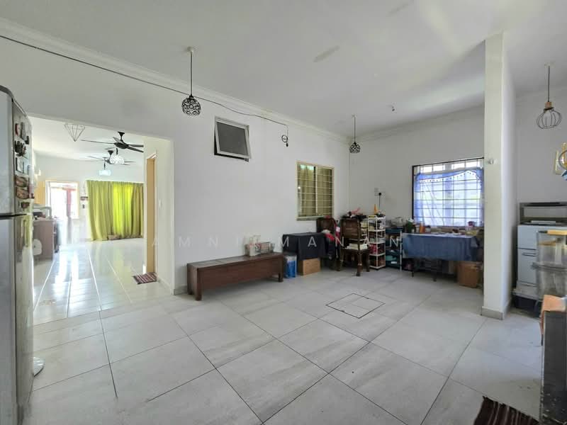 2-storey Terraced House for Sale in Bukit Beruntung (Selangor) - Amni Manan - Living Room - PropertyGuru.com.my