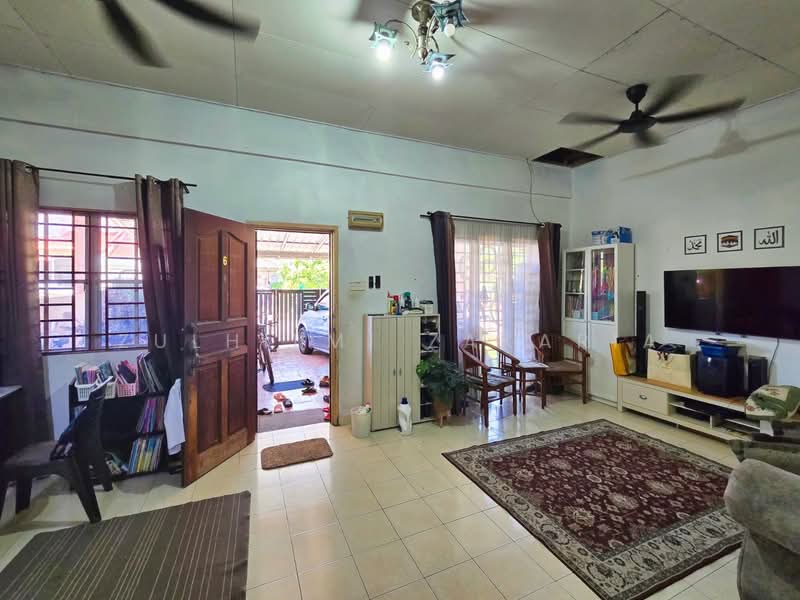 1.5-storey Terraced House for Sale in Rawang (Selangor) - Zulhilmi Zakaria - Living Room - PropertyGuru.com.my